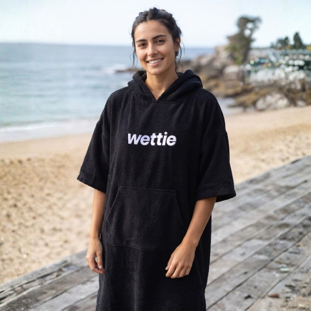 black poncho wom