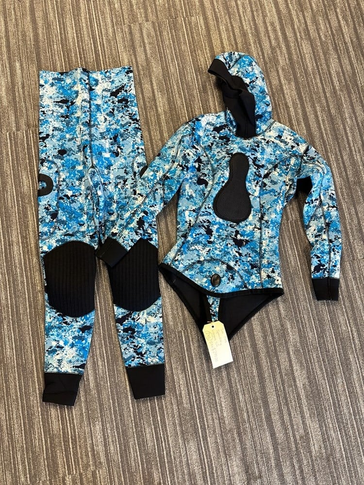 CLEARANCE - 2mm Women's Wetsuit 2XS